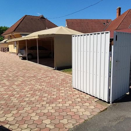 Hajdúszoboszló Garden Apartmanhaz 2 מראה חיצוני תמונה